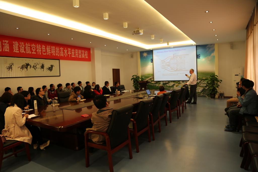 布莱恩教授为我院师生作报告